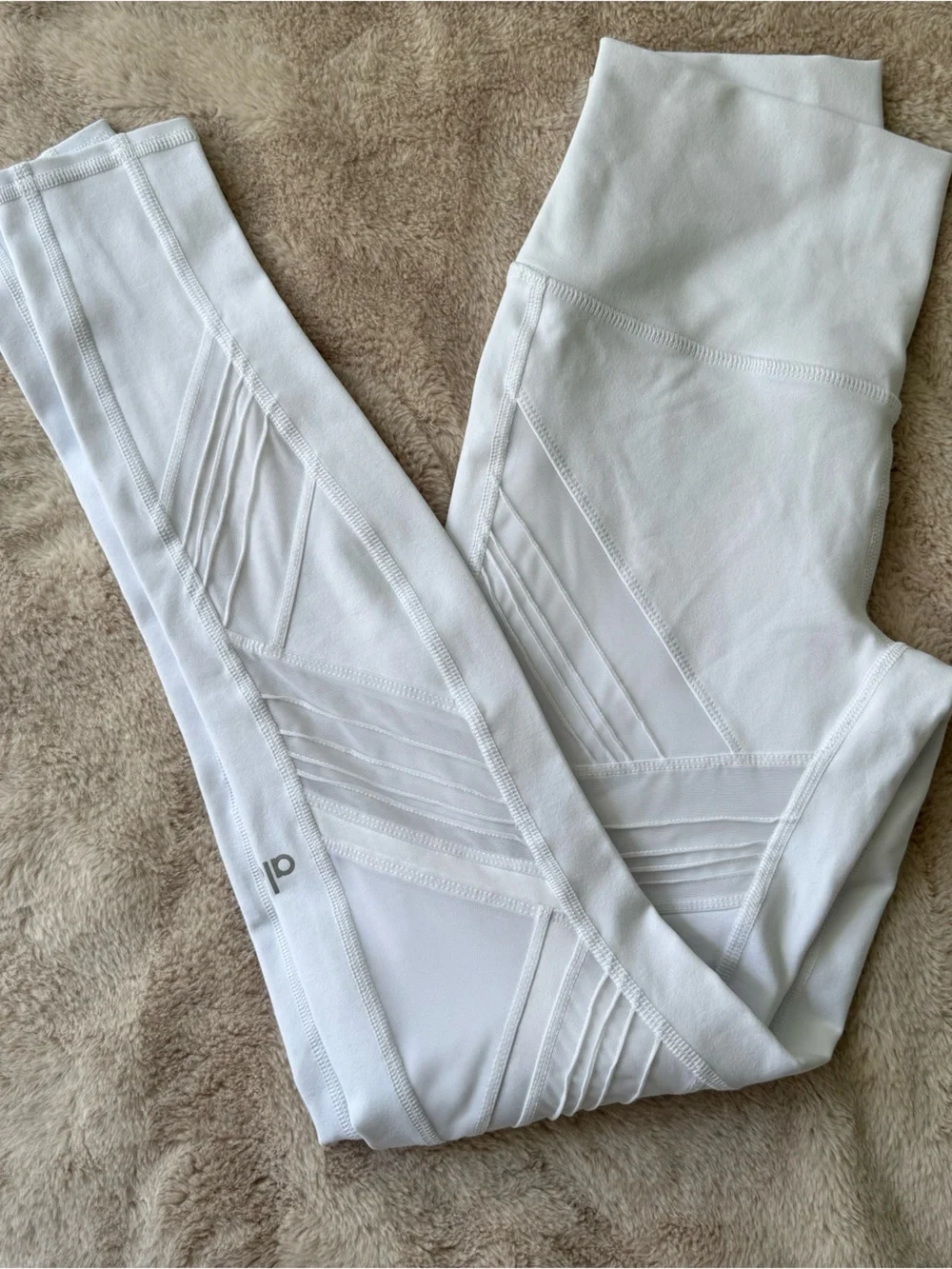 NWT ALO Ultimate High-Waist Legging White Size M